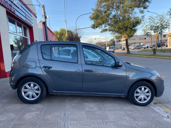 Renault Sandero Autentique 2013