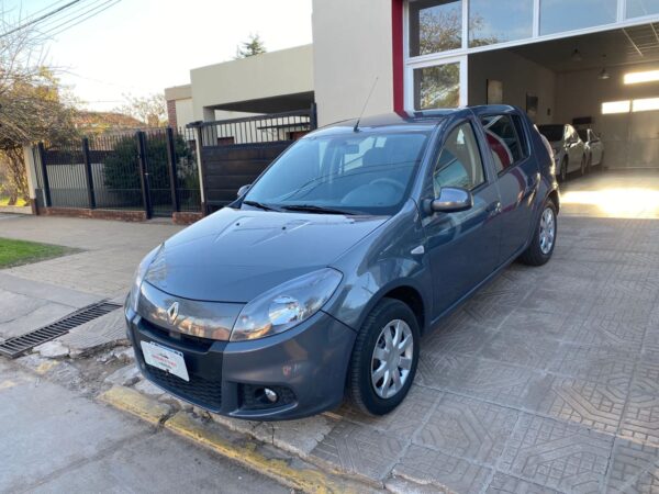 Renault Sandero Autentique 2013