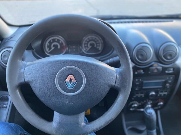 Renault Sandero Autentique 2013