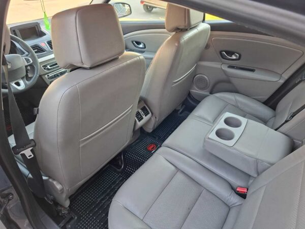 Renault Fluence Privilege CVT 2011