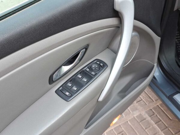 Renault Fluence Privilege CVT 2011