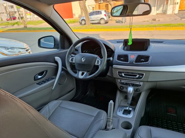 Renault Fluence Privilege CVT 2011