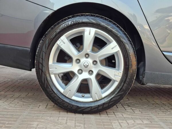 Renault Fluence Privilege CVT 2011