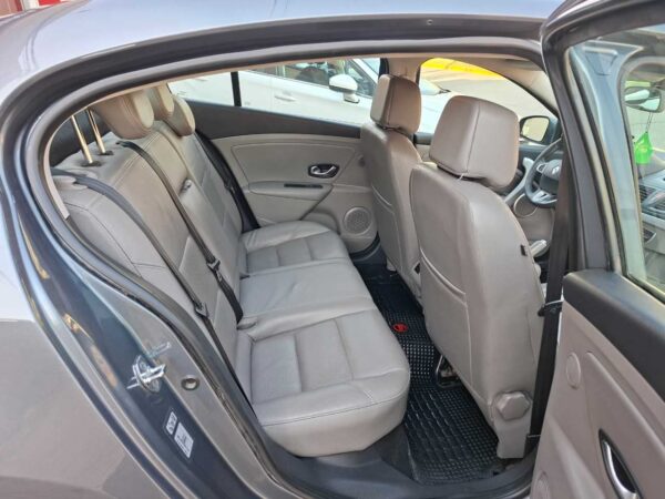 Renault Fluence Privilege CVT 2011