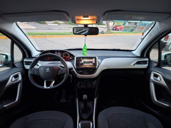 072f4807-56ba-48af-a533-e684a72d70c4 Peugeot 2008 Allure Año 2017