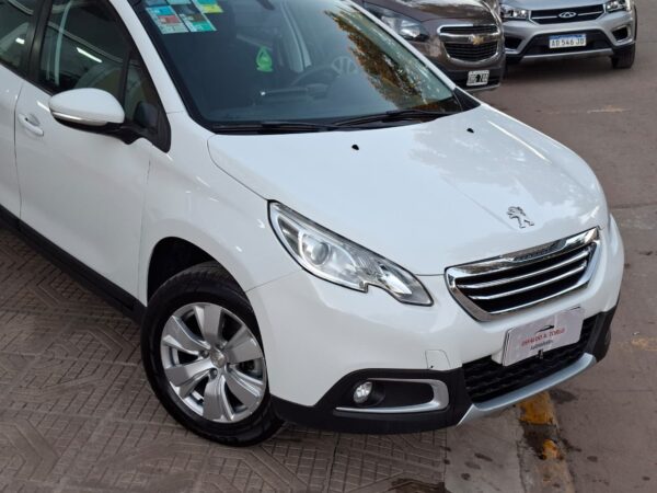 2ae8e4ee-e4db-4556-9a61-963e3df5fab5 Peugeot 2008 Allure Año 2017
