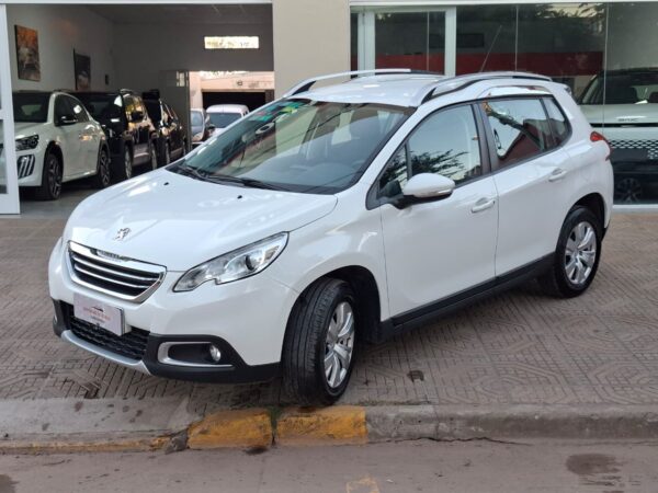 2d4b6ef4-402d-48ca-9d9a-1bbc9505376a Peugeot 2008 Allure Año 2017