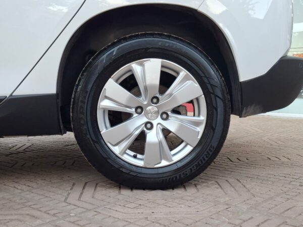 6176851d-63ef-47d0-b45c-b092e142e1b8 Peugeot 2008 Allure Año 2017