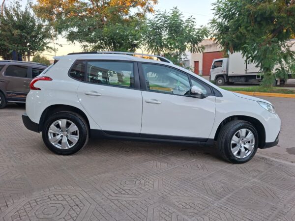 7cd2d555-c1d2-4279-8328-8e9a003ec450 Peugeot 2008 Allure Año 2017