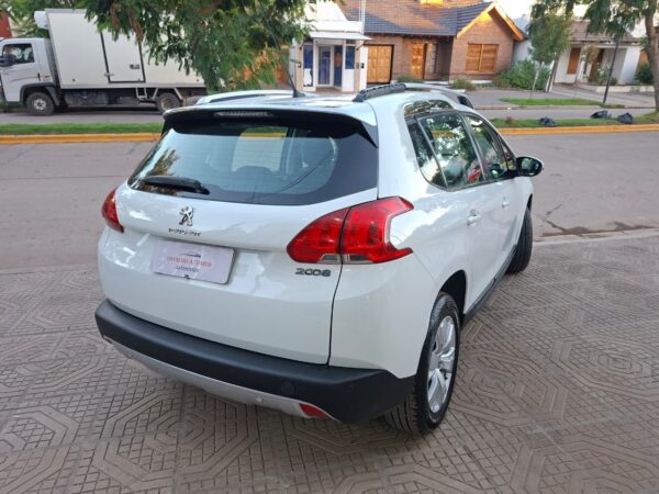 8a267fad-fec1-47dc-aeab-7f3fcebe1b39 Peugeot 2008 Allure Año 2017