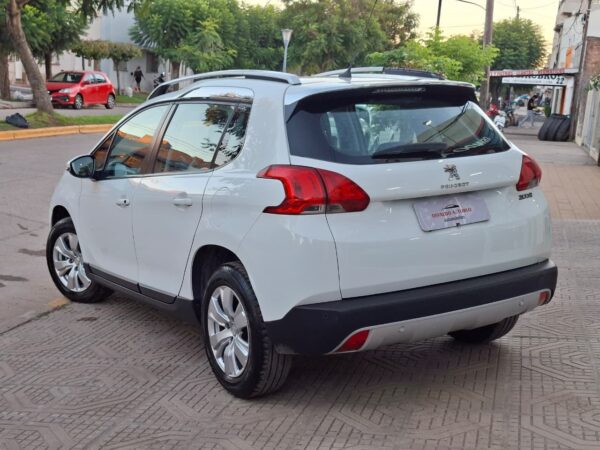 caf6954c-a37e-4bb4-b194-bddadc83e790 Peugeot 2008 Allure Año 2017