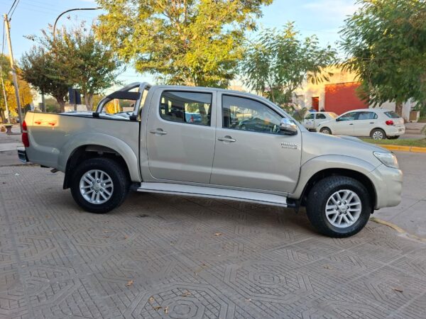 Toyota Hilux SRV Cuero 4X4 3.0 2014