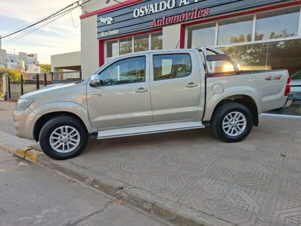 Toyota Hilux SRV Cuero 4X4 3.0 2014