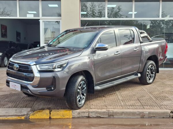 0216672d-32f5-4a7b-844e-77f2ccbafdbb Toyota Hilux SRX MT 2.8 4X4 2021
