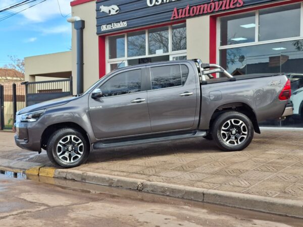 1685d27d-9811-45d7-a6f9-3b6b2610e5ff Toyota Hilux SRX MT 2.8 4X4 2021