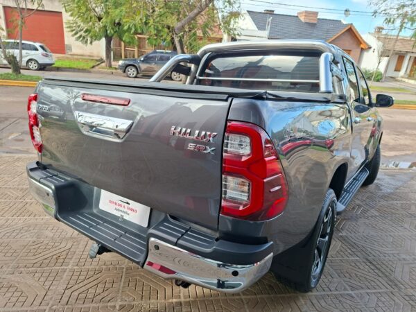 833c828d-eb51-4739-972e-0931405c458a Toyota Hilux SRX MT 2.8 4X4 2021