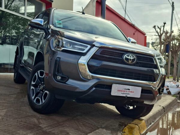 89445ff9-cb73-4f6e-9b3c-8238c446f69c Toyota Hilux SRX MT 2.8 4X4 2021