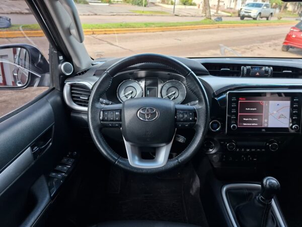 93f3666a-820a-403f-b328-fb5b4a946b45 Toyota Hilux SRX MT 2.8 4X4 2021