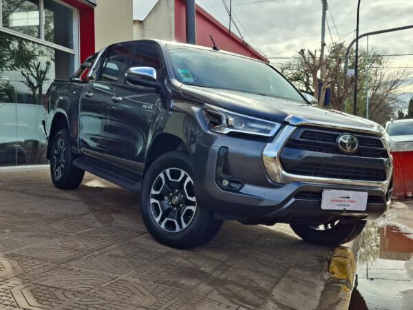 b8602588-d83d-47d2-8a36-acad529148e2 Toyota Hilux SRX MT 2.8 4X4 2021