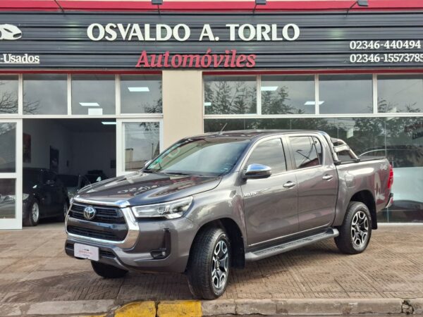 b874d0b0-d4ff-468c-9484-e78029e2e621 Toyota Hilux SRX MT 2.8 4X4 2021