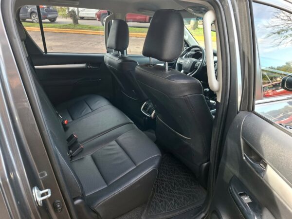 c16e42f0-6409-4918-8c6a-2bb0c099a40b Toyota Hilux SRX MT 2.8 4X4 2021