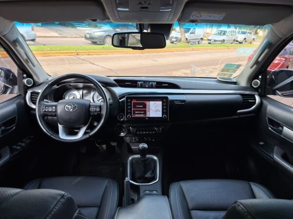 d3f5145a-1be1-4581-8fa8-caffa30646a8 Toyota Hilux SRX MT 2.8 4X4 2021