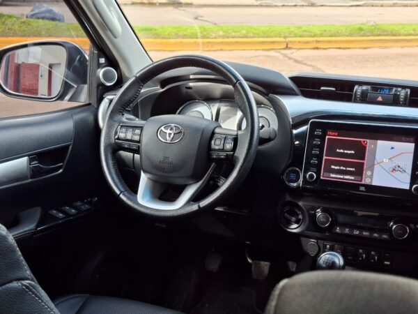 d9cedac7-c78b-4c1a-aab6-f58bbae74292 Toyota Hilux SRX MT 2.8 4X4 2021